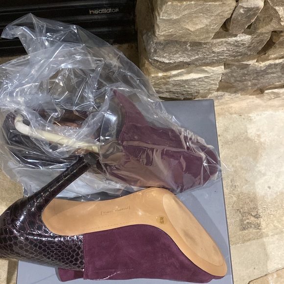 Vince Camuto genuine suede peep toe heels size 9 - Picture 4 of 5